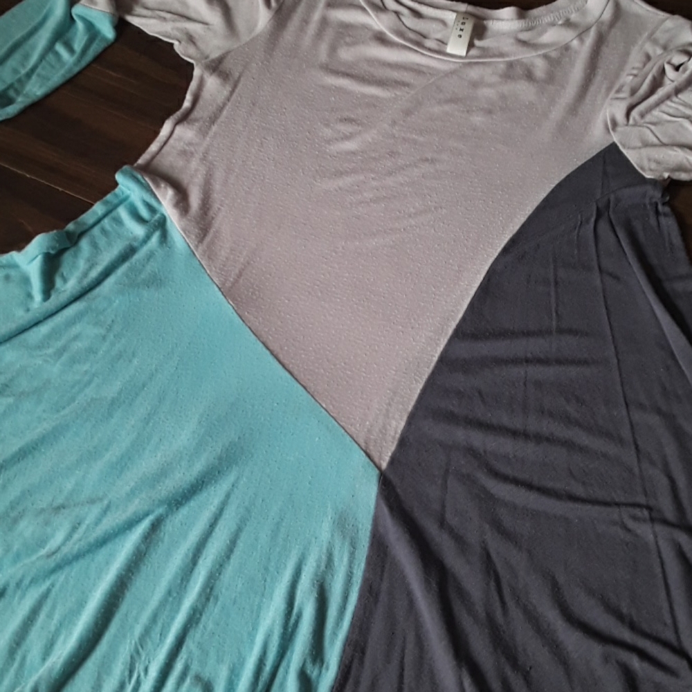 Tri-Color Tunic - Picture 3 of 10